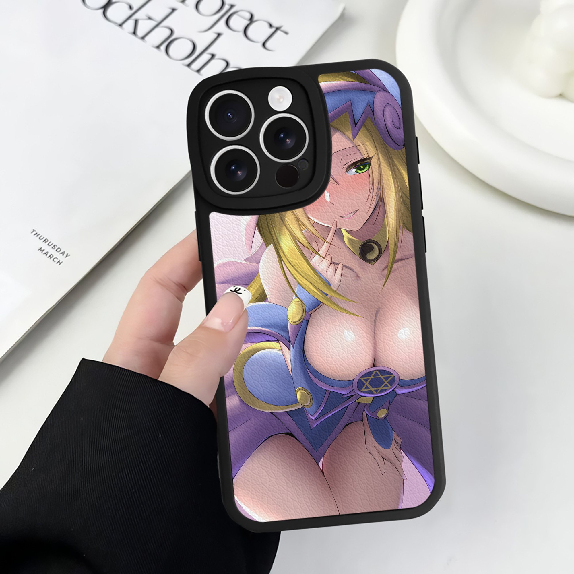 （画像用） 遊☆戯☆王 Yu-Gi-Oh! 【iPhone 16シリーズ対応】シリコンスマホケース（レザー調） 材質：シリコン